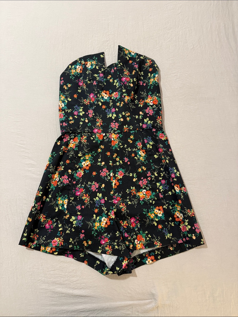 Black Halo floral mini romper with corseted top structure size 0, like new